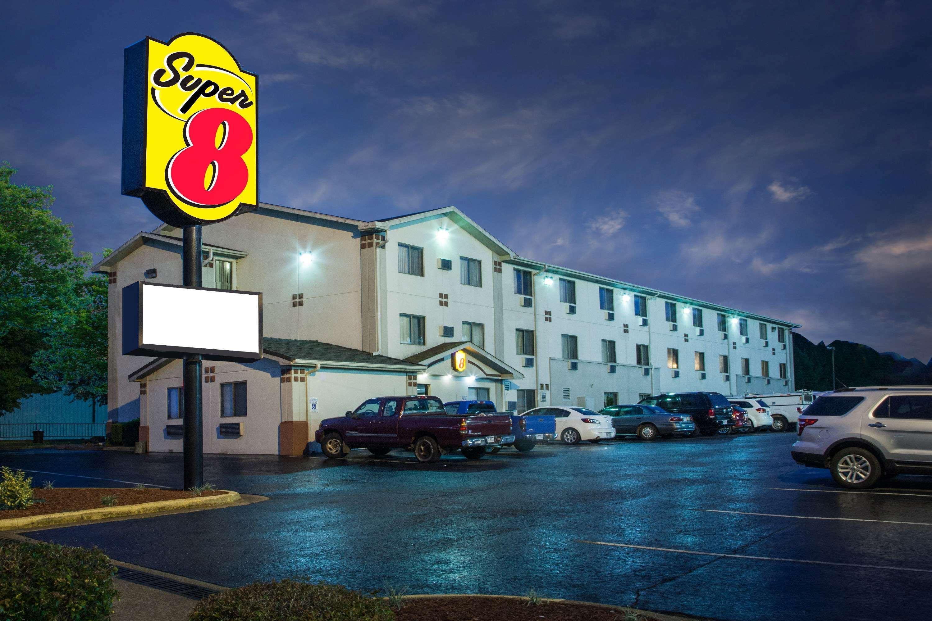 Super 8 By Wyndham Hot Springs Hotel Buitenkant foto