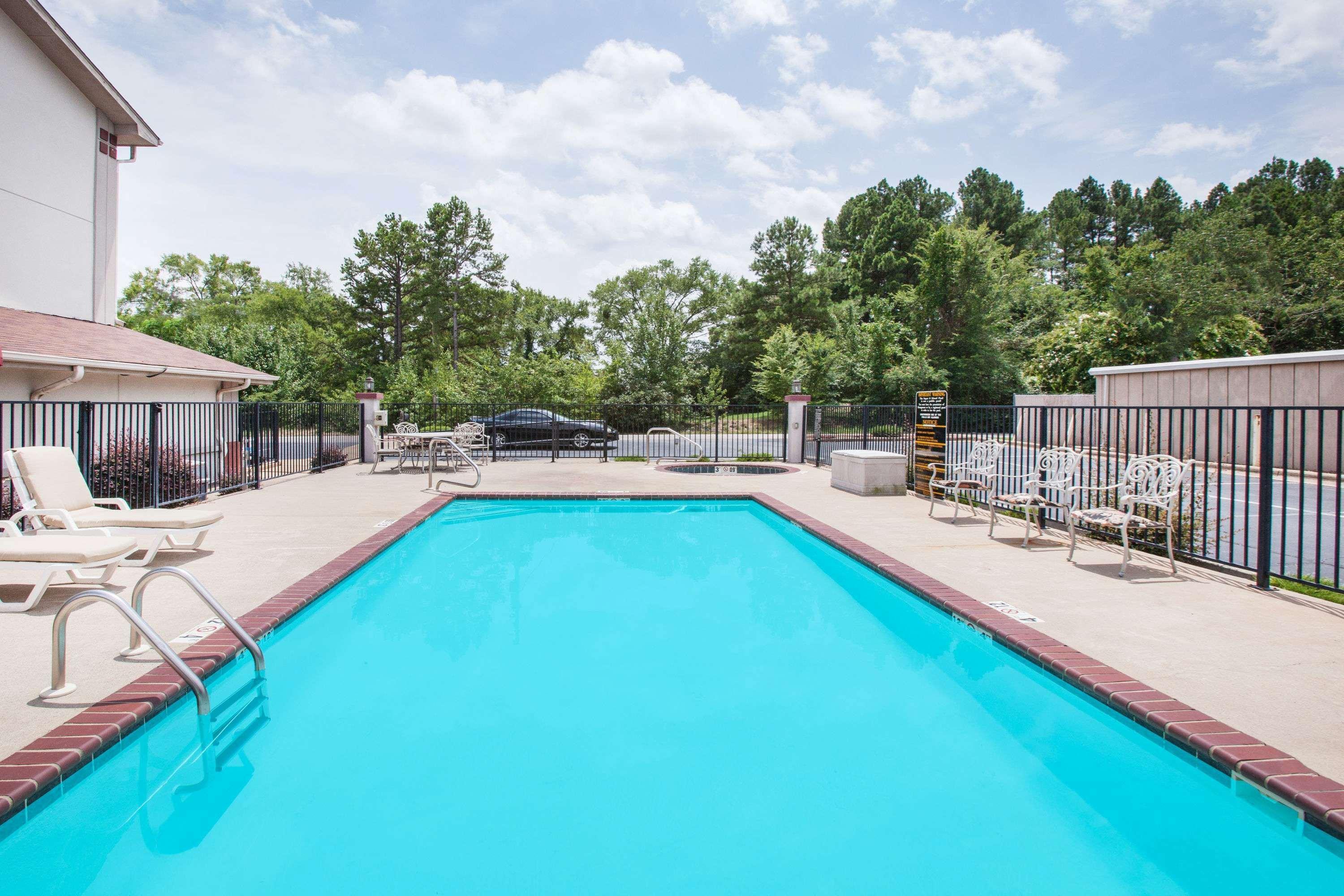 Super 8 By Wyndham Hot Springs Hotel Buitenkant foto
